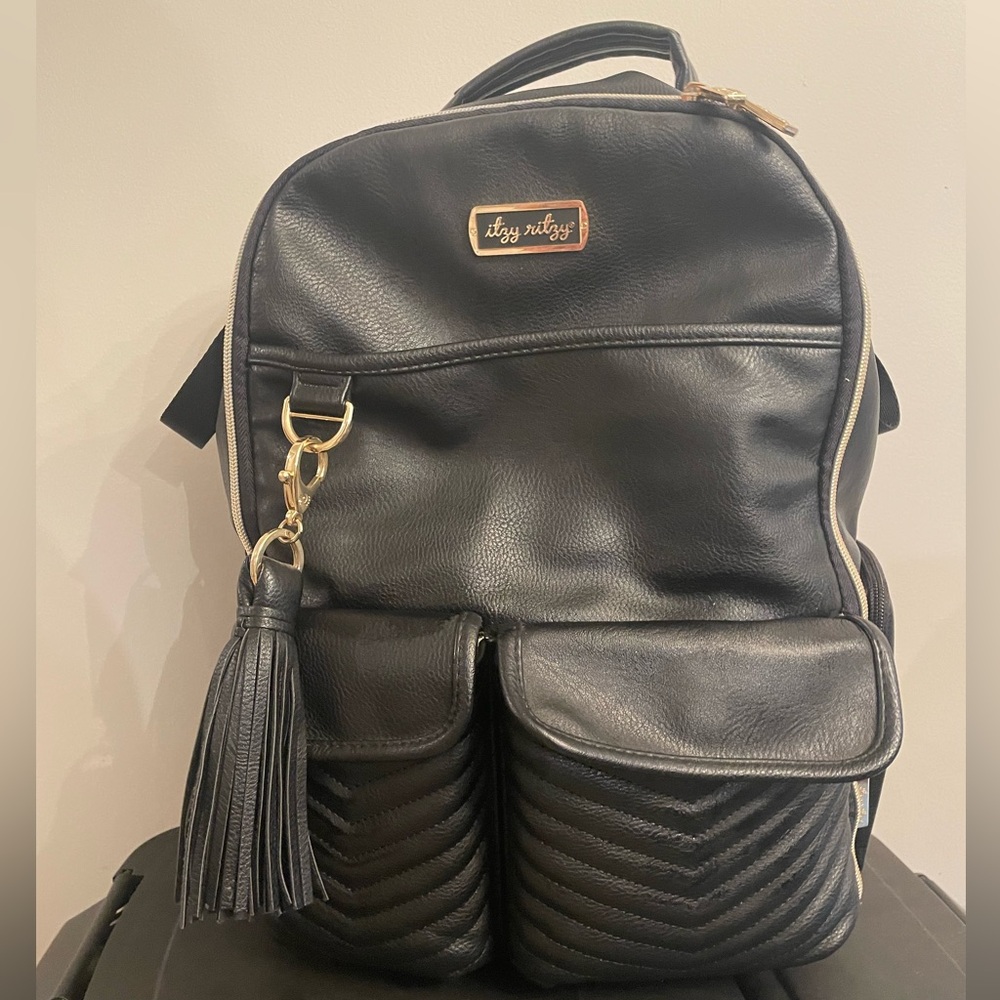 Itzy Ritzy Boss diaper bag in black